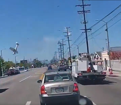 لحظة هبوط الطائرة